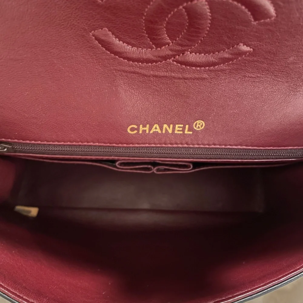 CHANEL 1990 Vintage Lambskin Quilted Medium Double Flap Black Handbag - Picture 9 of 10